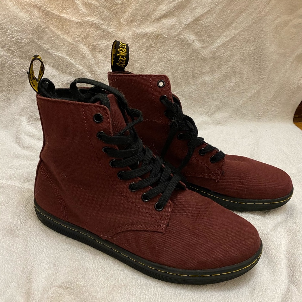 Dr. Martens Canvas - Maroon. UK 7. EUR 41.
